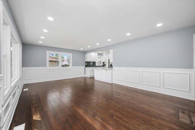 Building Photo - 9624 W Shore Dr