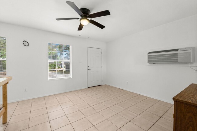 Building Photo - 133 Sunrise Cir