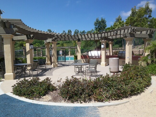 Building Photo - 4089 Peninsula Dr