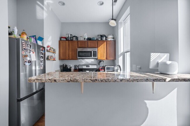 Building Photo - 1644 N Hermitage Ave