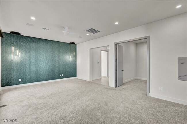 Building Photo - 68 Grey Feather Dr