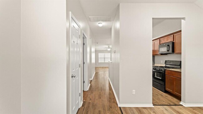 Building Photo - 621 Christian Ln