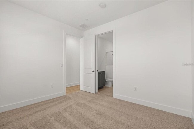 Building Photo - 15489 Hamlin Pk Dr