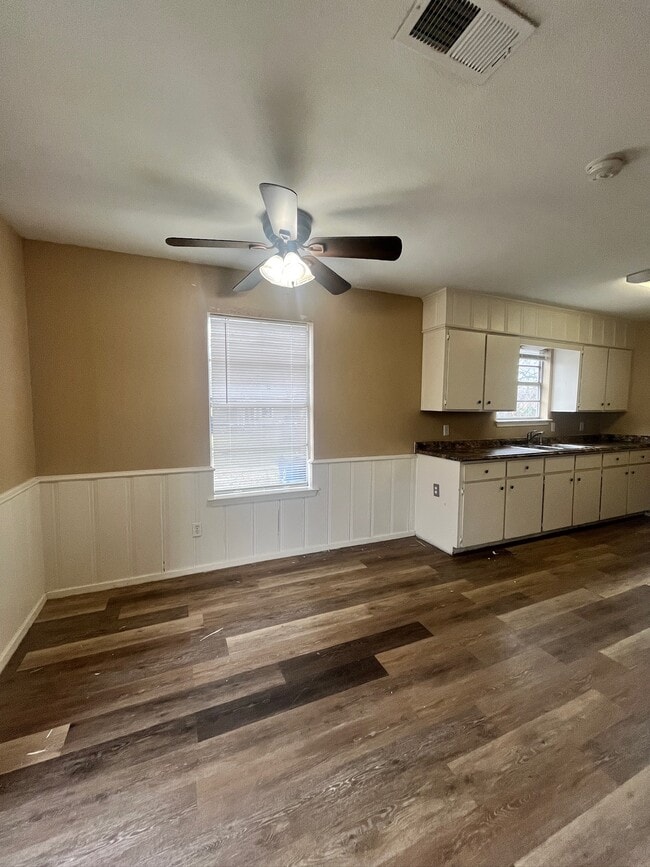 Building Photo - 119 S 5th St