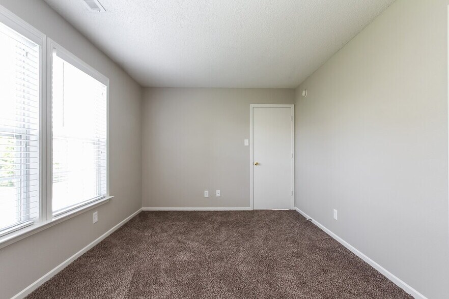 Building Photo - 728 Adagio Dr