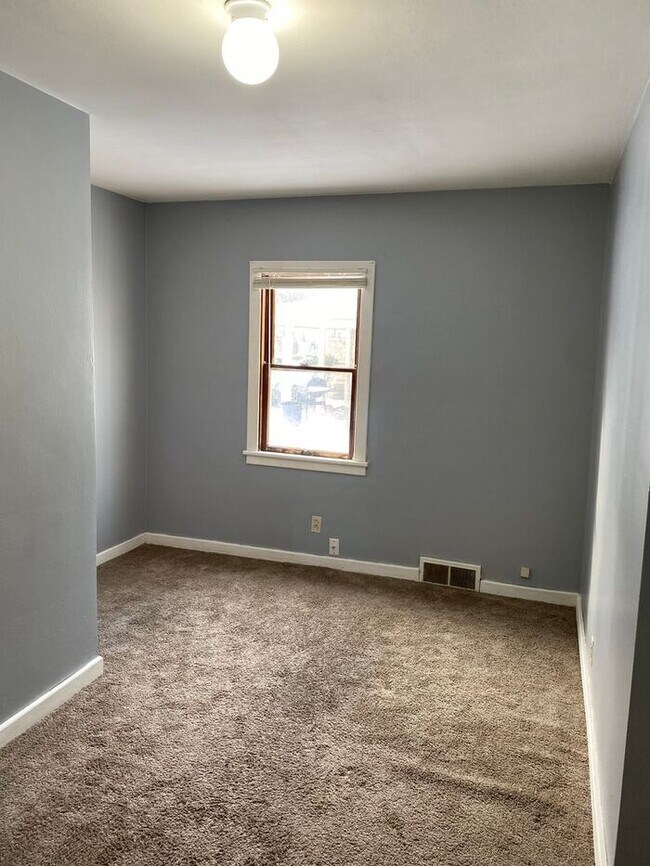Building Photo - Studio Apartment in Dowagiac