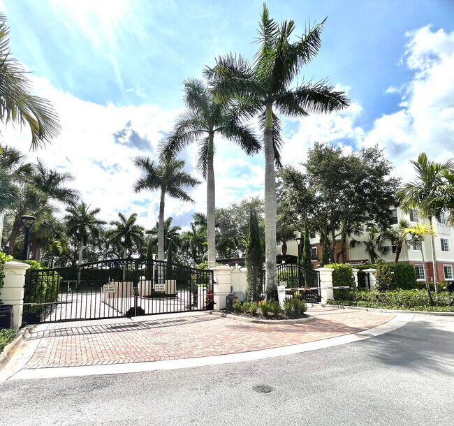 Building Photo - 9833 Baywinds Blvd