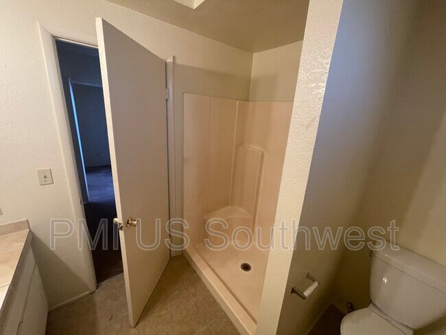 Building Photo - 424 Anna Cir