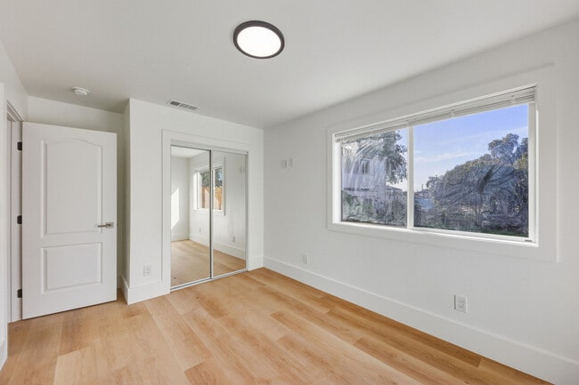 Building Photo - 1671 Mono Ave