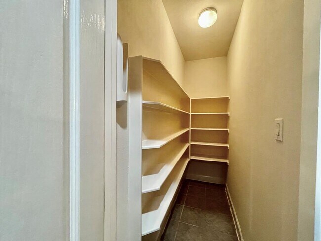 Building Photo - 811 Admiral Bay Ln