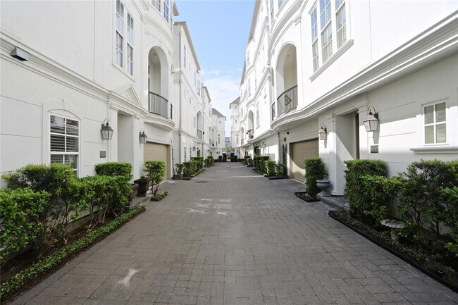 Building Photo - 3216 McKinney St