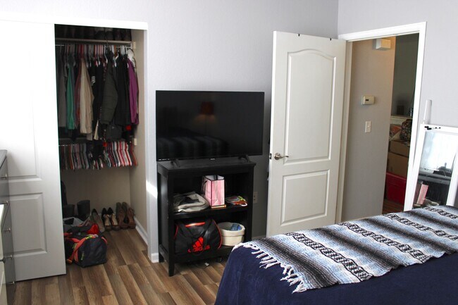 Building Photo - Beautiful 1 Bedroom Condo in Arvada.