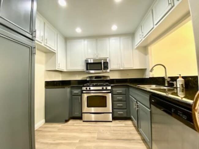 Building Photo - *Coming Soon!*  Remodeled 3 bedroom townho...