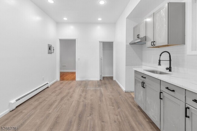 Building Photo - 77 N 13th St