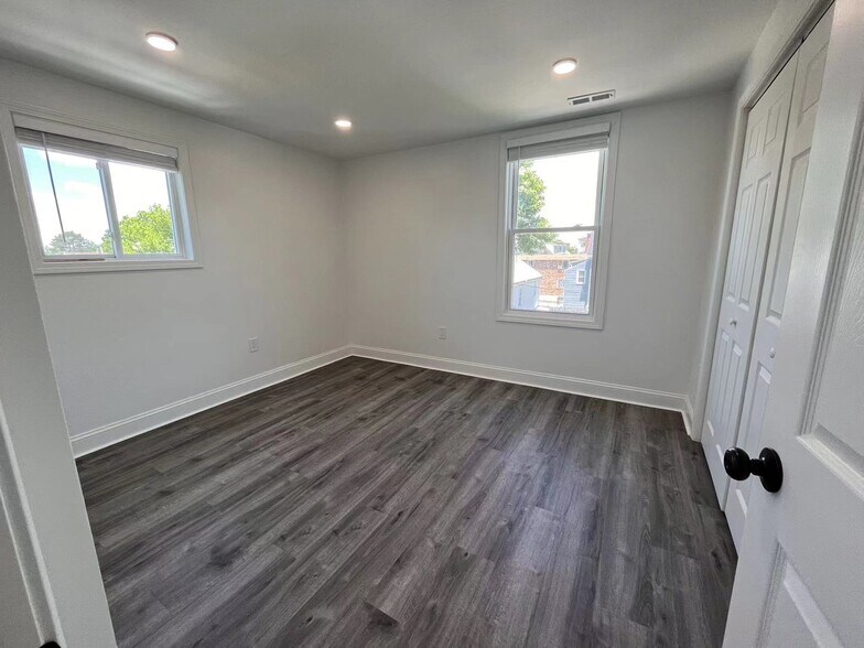 Building Photo - 336 Lowell St