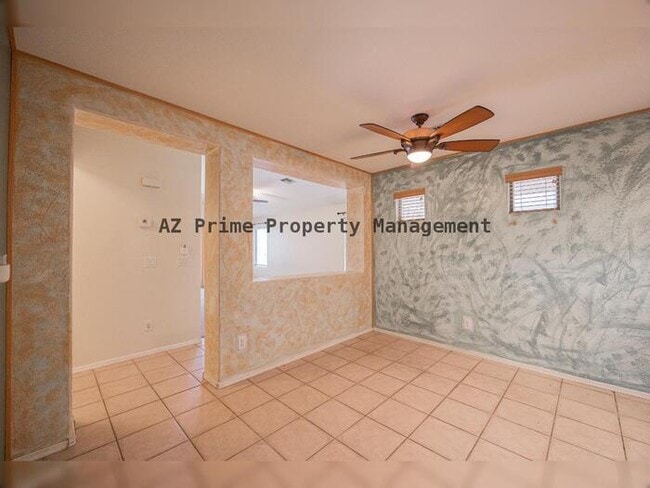 Building Photo - 6715 S 35th Dr