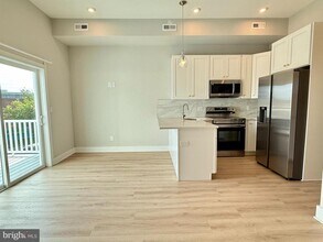 Building Photo - 2421 Frankford Ave