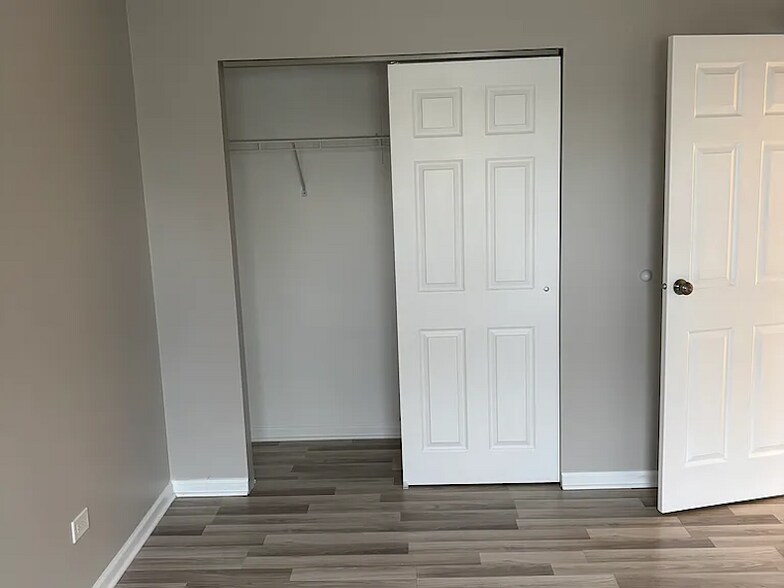 Building Photo - 448 E Osage Ln