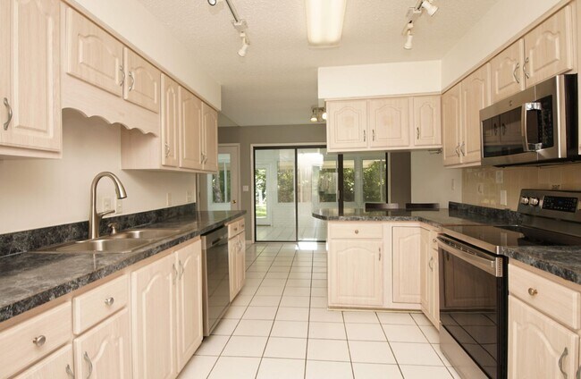 Building Photo - 211 Brian Cir