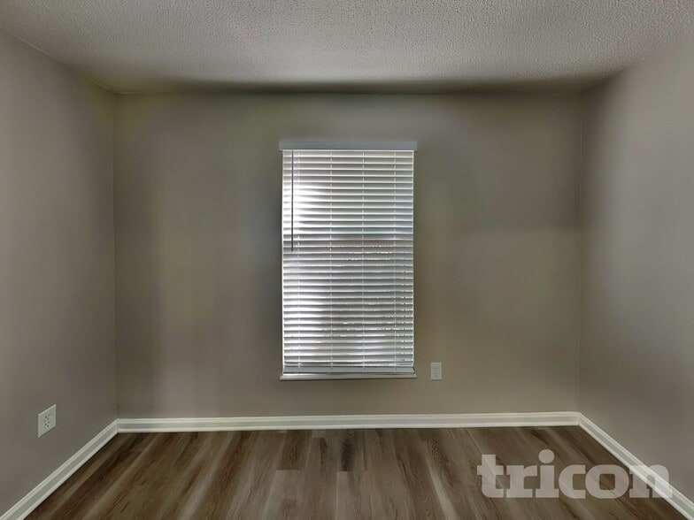 Building Photo - 509 Glen Ellyn Ct
