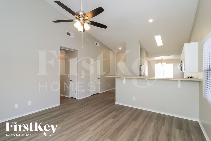 Building Photo - 7209 S 45th Ave