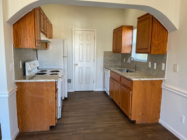 Building Photo - Shelby Township 2 Bedroom, 2 Bath Condo-Style Apartment, ATT. Garage & Pool