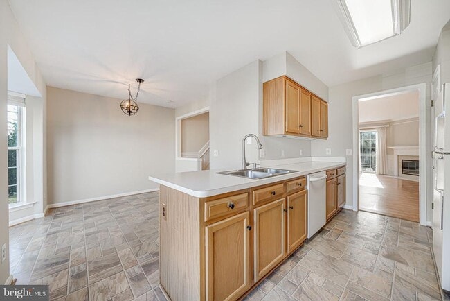 Building Photo - 329 Barnfield Square NE