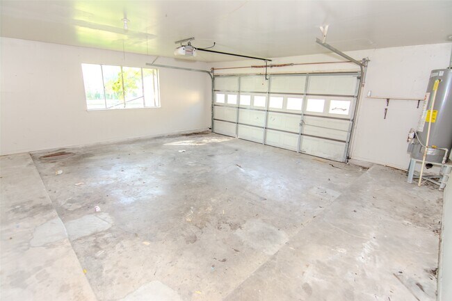 Building Photo - 1027 Montour Dr