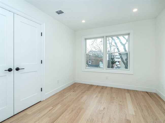 Building Photo - 35 Dunwood Rd