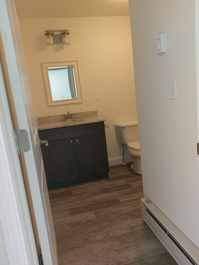 Full Bathroom - 60 Somersworth Rd