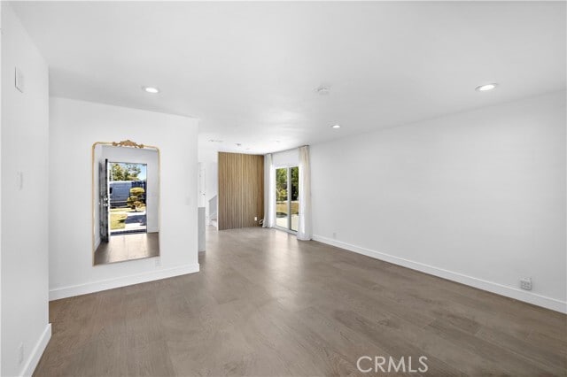 Building Photo - 822 E Borchard Ave