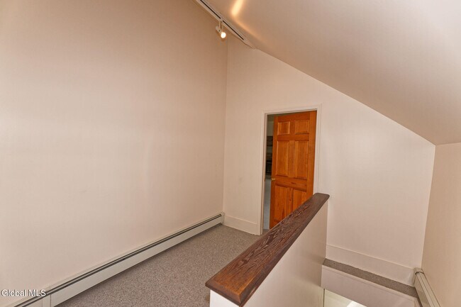 Building Photo - 1412 River Rd