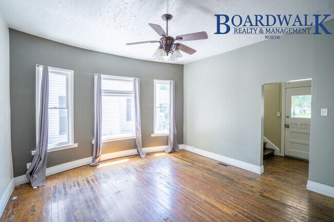 Building Photo - 4 Bedroom Victorian Single Family Home