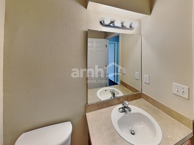 Building Photo - 12333 Anarania Dr