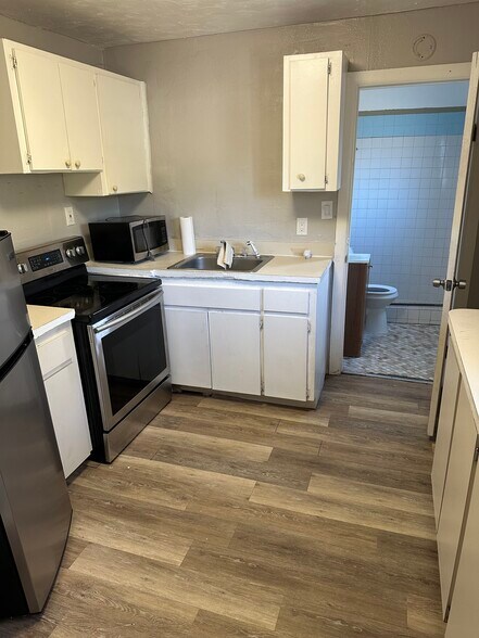 Building Photo - 1105 E Bird St