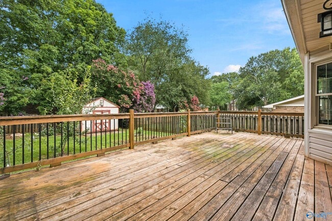 Building Photo - 104 Deer Trail