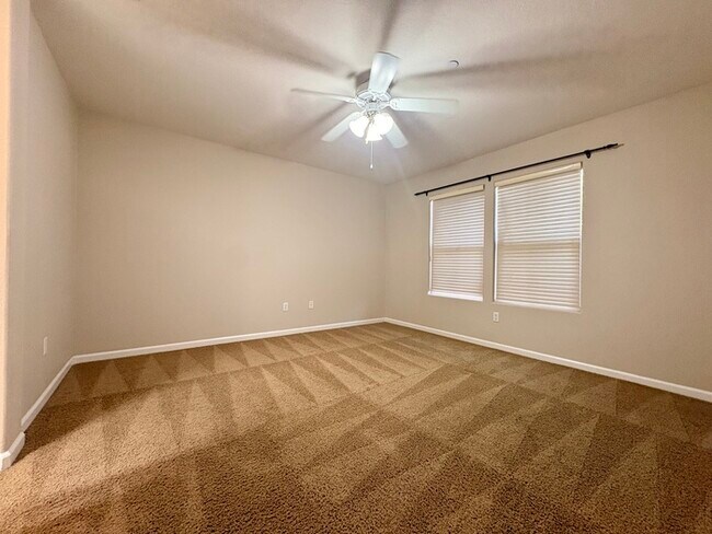 Building Photo - Beautiful Well Kept 2 Bedroom, 2 Bathroom in Roseville!