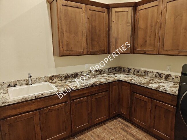 Building Photo - 13037 N Red Quail Pl