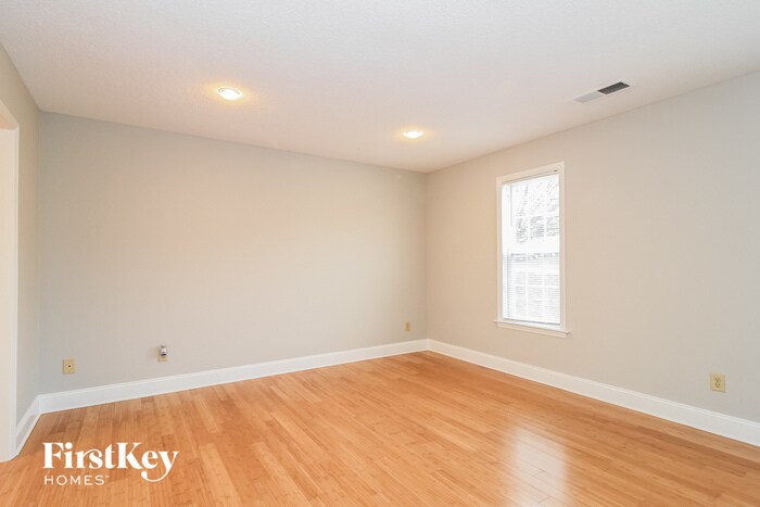 Building Photo - 365 Craver Pointe Dr