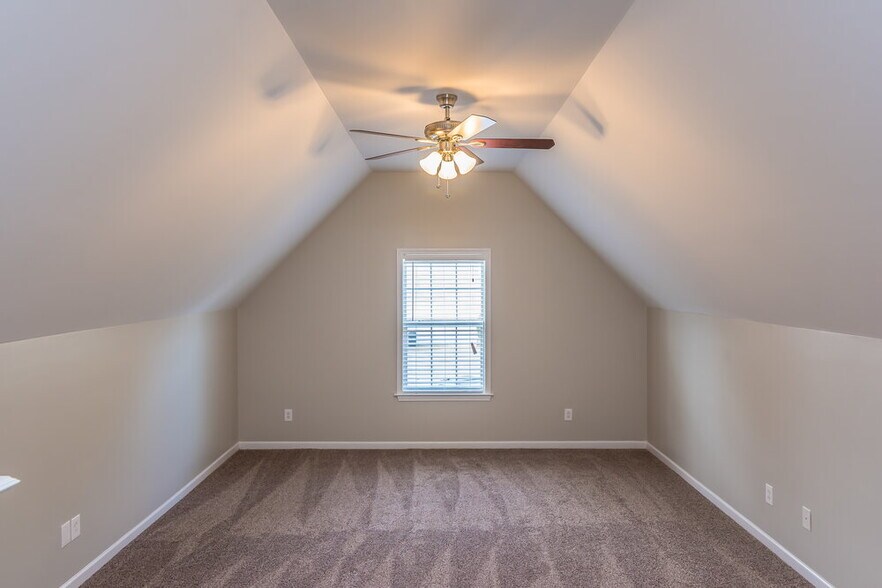 Building Photo - 2647 Hansford Dr