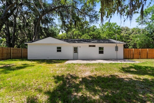 Building Photo - 4 Bedroom Coastal Cottage