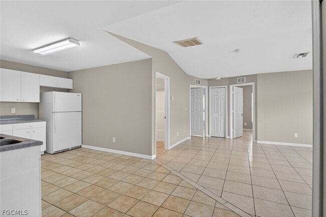 Building Photo - 848 Holmes Ave