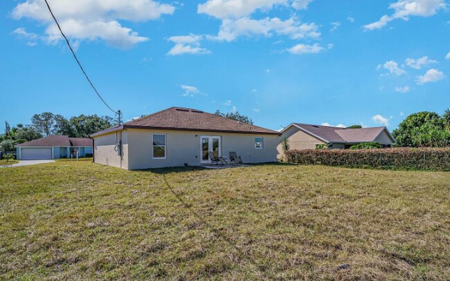 Building Photo - Cozy Home