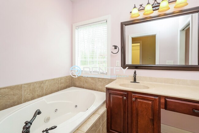 Building Photo - 5485 Styers Ferry Rd