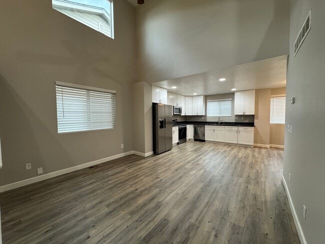 Building Photo - Updated 3 Bedroom in Springs Ranch