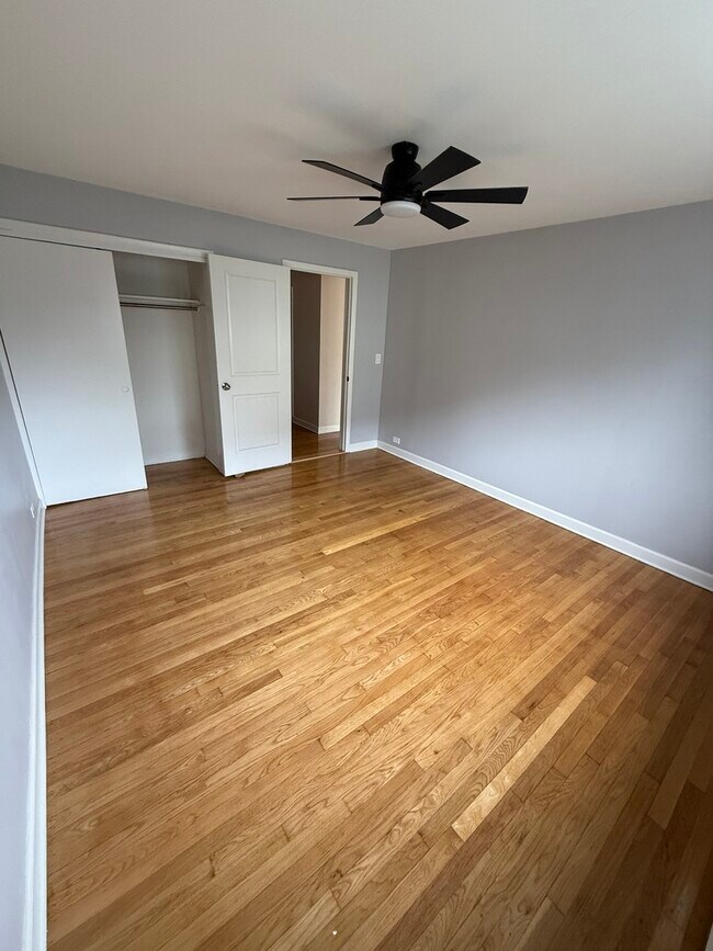 Building Photo - 3852 N Elston Ave