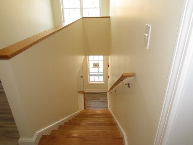 Building Photo - 1093 Main St