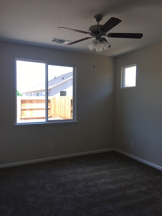 Building Photo - Do Not Disturb Occupants. Apply Now to Schedule Viewing. *****YARD SERVICE INCLUDED*****