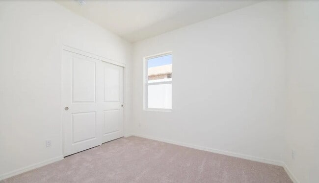 Building Photo - Newer Construction property in Southwest Bakersfield.