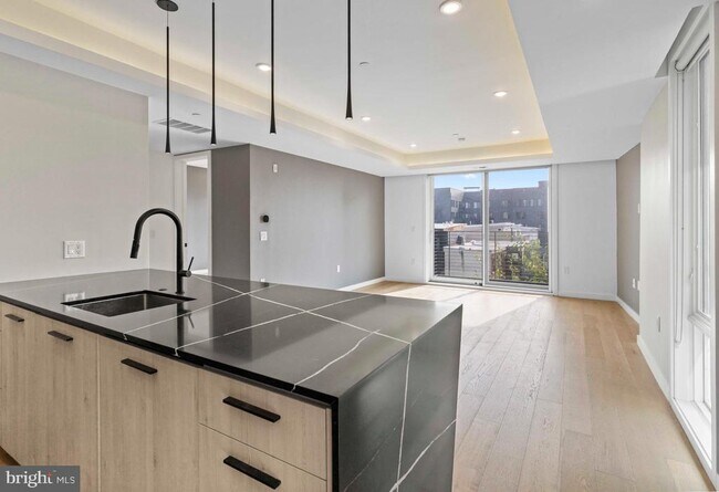 Building Photo - 807 N 3rd St